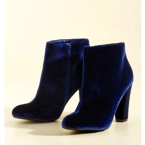 Bamboo blue velvet booties